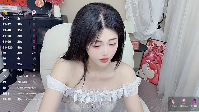 Snapshot of CeeKie chatting on April 2026 05:35:02 AM CeeKie online show from April 2026 05:35:02 AM