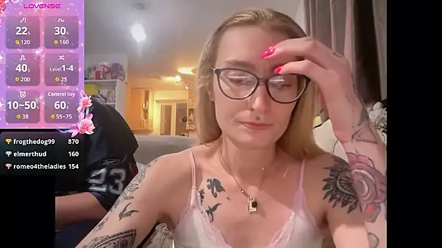 harleyblair online show from April 2026 10:01:01 PM