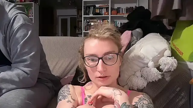 harleyblair online show from May 2026 10:04:01 PM