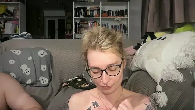 harleyblair online show from May 2026 10:07:01 PM