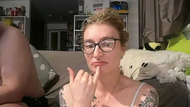 harleyblair online show from June 2026 10:10:02 PM