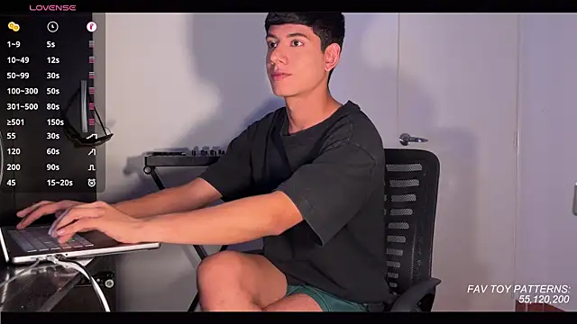 Snapshot of jim_dj chatting on April 2026 11:10:02 PM jim dj online show from April 2026 11:10:02 PM