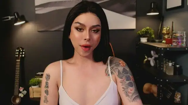 Snapshot of LUNACOCKSLAYER chatting on October 2025 03:47:02 AM LUNACOCKSLAYER online show from October 2025 03:47:02 AM