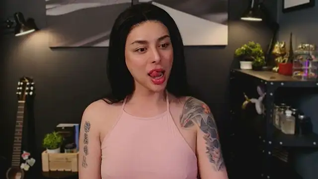 Snapshot of LUNACOCKSLAYER chatting on October 2025 11:12:02 AM LUNACOCKSLAYER online show from October 2025 11:12:02 AM