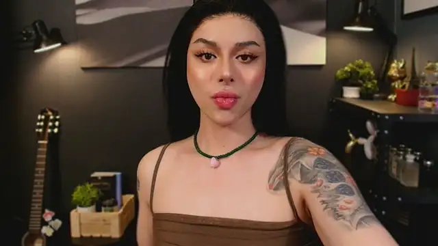 Snapshot of LUNACOCKSLAYER chatting on October 2025 12:01:02 AM LUNACOCKSLAYER online show from October 2025 12:01:02 AM