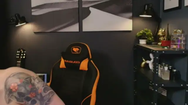 Snapshot of LUNACOCKSLAYER chatting on October 2025 01:50:01 AM LUNACOCKSLAYER online show from October 2025 01:50:01 AM