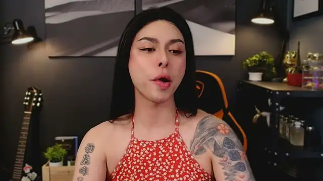 Snapshot of LUNACOCKSLAYER chatting on November 2025 01:33:02 PM LUNACOCKSLAYER online show from November 2025 01:33:02 PM