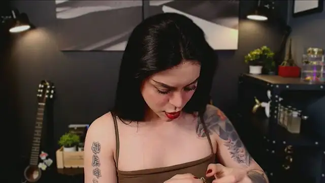 Snapshot of LUNACOCKSLAYER chatting on November 2025 06:46:01 AM LUNACOCKSLAYER online show from November 2025 06:46:01 AM