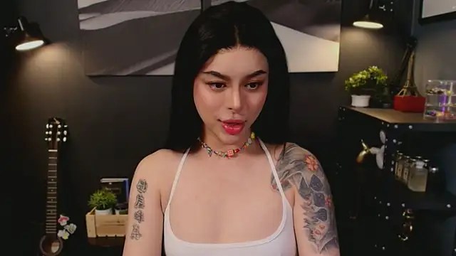 Snapshot of LUNACOCKSLAYER chatting on November 2025 12:21:02 AM LUNACOCKSLAYER online show from November 2025 12:21:02 AM