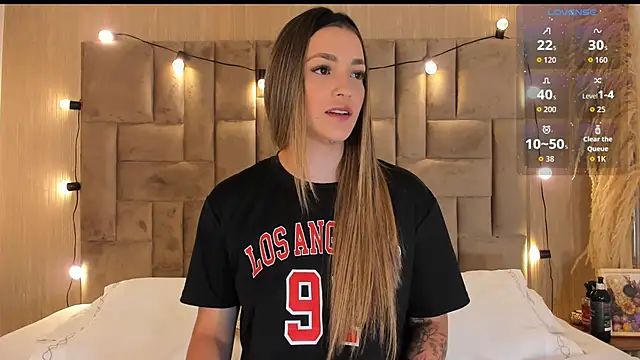 Snapshot of ClaradelMar chatting on November 2025 10:25:01 AM ClaradelMar online show from November 2025 10:25:01 AM