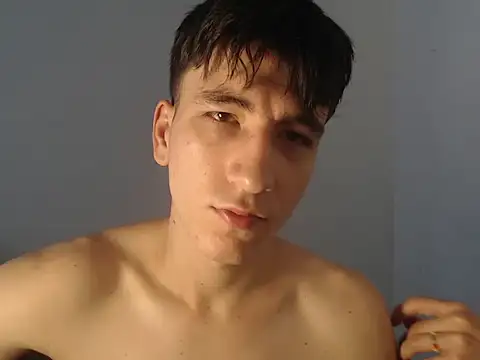 Snapshot of younewmaster chatting on November 2025 04:30:02 PM younewmaster online show from November 2025 04:30:02 PM