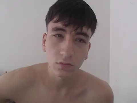 Snapshot of younewmaster chatting on November 2025 12:39:02 PM younewmaster online show from November 2025 12:39:02 PM