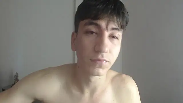 Snapshot of younewmaster chatting on December 2025 11:52:02 AM younewmaster online show from December 2025 11:52:02 AM