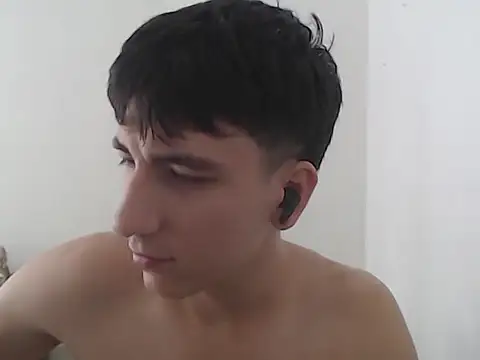 Snapshot of younewmaster chatting on February 2026 04:36:02 PM younewmaster online show from February 2026 04:36:02 PM