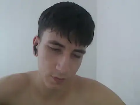 Snapshot of younewmaster chatting on February 2026 08:37:01 PM younewmaster online show from February 2026 08:37:01 PM