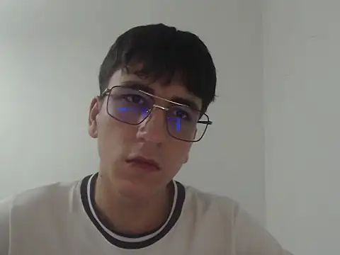 Snapshot of younewmaster chatting on May 2026 12:28:02 AM younewmaster online show from May 2026 12:28:02 AM