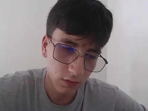 Snapshot of younewmaster chatting on May 2026 07:32:01 PM younewmaster online show from May 2026 07:32:01 PM