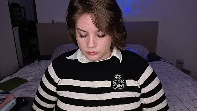 Snapshot of MaeNoir chatting on October 2025 06:51:01 PM MaeNoir online show from October 2025 06:51:01 PM