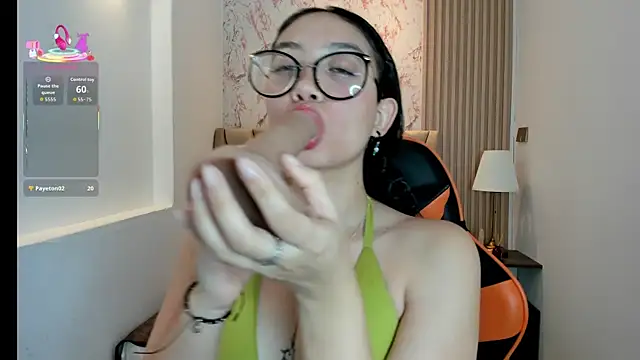 Snapshot of Yuna__Min chatting on September 2025 12:08:02 PM Yuna  Min online show from September 2025 12:08:02 PM