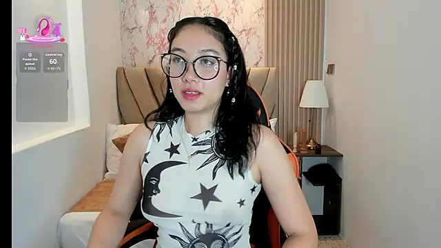 Snapshot of Yuna__Min chatting on September 2025 02:44:01 PM Yuna  Min online show from September 2025 02:44:01 PM