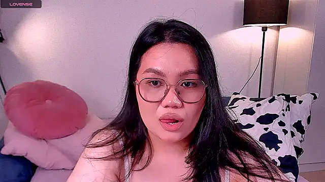 Snapshot of KellyOldridge chatting on July 2026 08:48:01 PM KellyOldridge online show from July 2026 08:48:01 PM