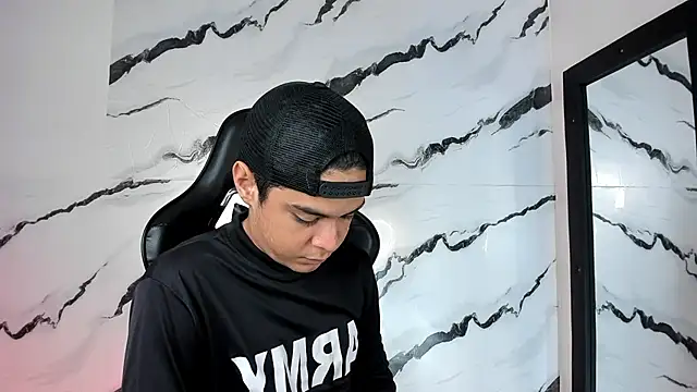 Snapshot of edy_play chatting on April 2026 03:33:02 AM edy play online show from April 2026 03:33:02 AM