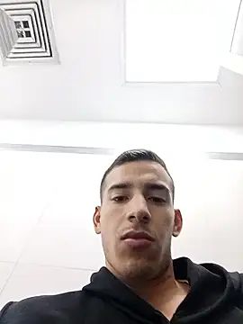 Jose20moro online show from November 2025 03:37:02 PM