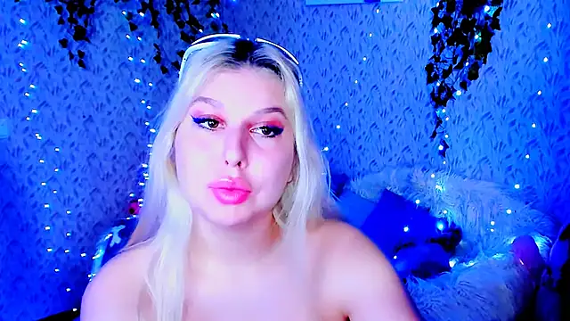 ChloeRicc online show from November 2025 12:15:01 PM