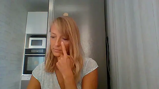 Snapshot of Vexxaa chatting on September 2025 01:11:02 PM Vexxaa online show from September 2025 01:11:02 PM