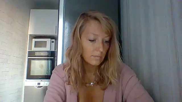 Snapshot of Vexxaa chatting on September 2025 03:51:01 AM Vexxaa online show from September 2025 03:51:01 AM