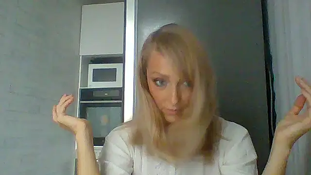 Snapshot of Vexxaa chatting on October 2025 12:39:02 PM Vexxaa online show from October 2025 12:39:02 PM