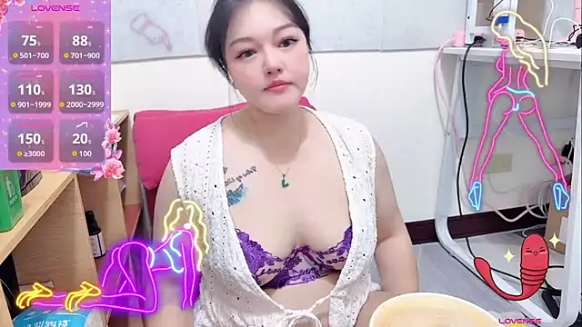 Snapshot of bee_baby chatting on October 2025 05:13:01 AM bee baby online show from October 2025 05:13:01 AM