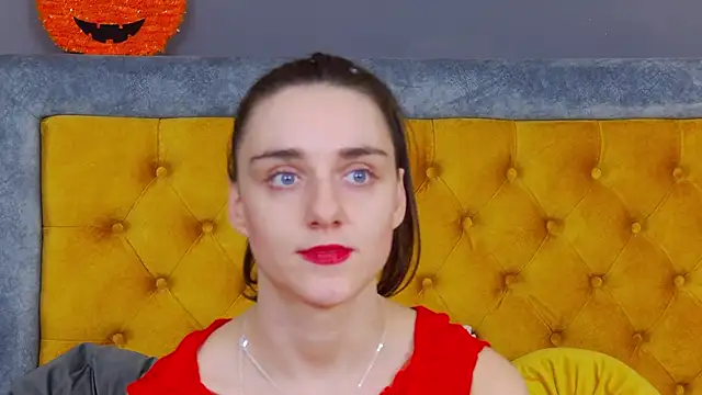 Jessica White  online show from November 2025 05:01:02 AM