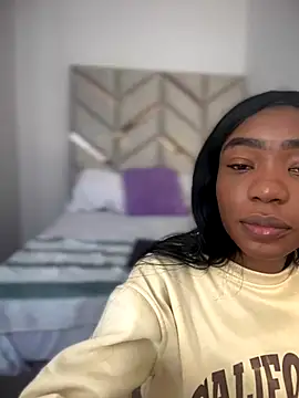 Snapshot of AlanaDoll chatting on November 2025 02:28:02 PM AlanaDoll online show from November 2025 02:28:02 PM