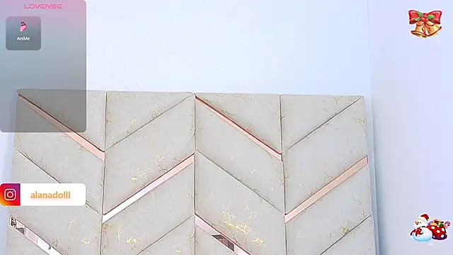 Snapshot of AlanaDoll chatting on December 2025 02:46:02 PM AlanaDoll online show from December 2025 02:46:02 PM