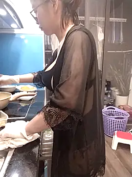 Snapshot of Linh_linh01 chatting on December 2025 11:49:02 AM Linh linh01 online show from December 2025 11:49:02 AM