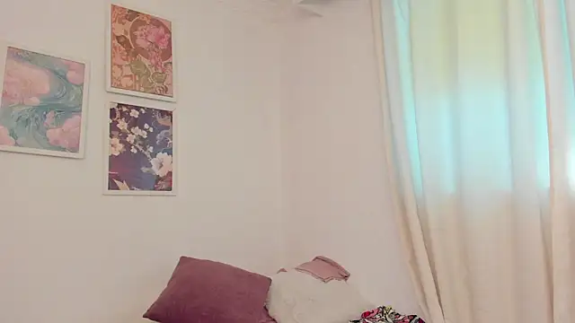 Snapshot of canelleGarces chatting on April 2026 12:39:01 PM canelleGarces online show from April 2026 12:39:01 PM