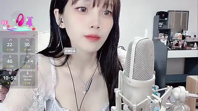 twlilybae online show from March 2026 11:45:02 AM