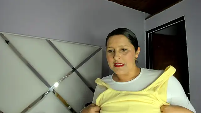 KikaDuque online show from April 2026 08:10:02 PM