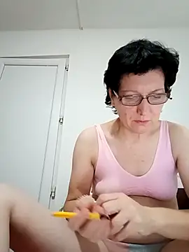 Vera Elle online show from October 2025 03:44:01 PM