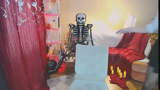 Snapshot of YourUniverser chatting on October 2025 10:22:02 AM YourUniverser online show from October 2025 10:22:02 AM