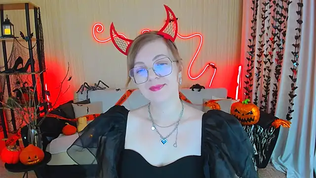 Snapshot of YourUniverser chatting on October 2025 09:26:02 AM YourUniverser online show from October 2025 09:26:02 AM