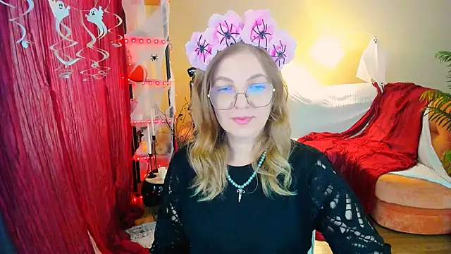 Snapshot of YourUniverser chatting on October 2025 10:41:02 AM YourUniverser online show from October 2025 10:41:02 AM