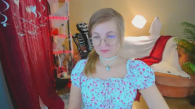 Snapshot of YourUniverser chatting on November 2025 09:21:02 AM YourUniverser online show from November 2025 09:21:02 AM