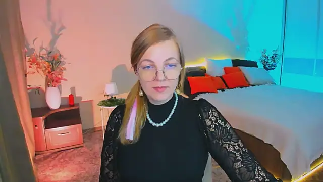 Snapshot of YourUniverser chatting on November 2025 09:41:02 AM YourUniverser online show from November 2025 09:41:02 AM