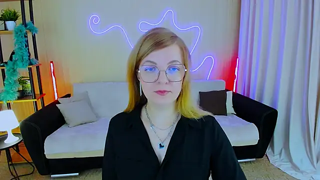 Snapshot of YourUniverser chatting on November 2025 10:26:02 AM YourUniverser online show from November 2025 10:26:02 AM