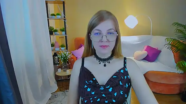 Snapshot of YourUniverser chatting on November 2025 09:43:01 AM YourUniverser online show from November 2025 09:43:01 AM