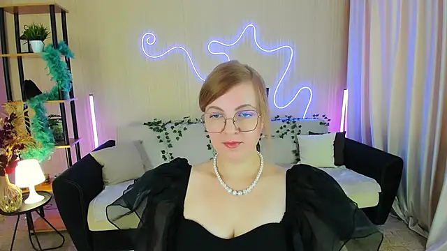 Snapshot of YourUniverser chatting on November 2025 09:18:02 AM YourUniverser online show from November 2025 09:18:02 AM