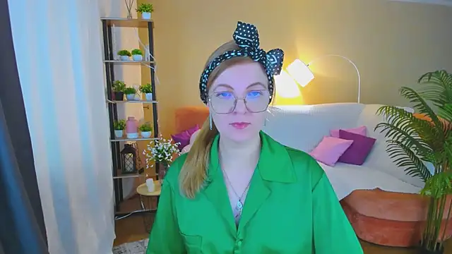 Snapshot of YourUniverser chatting on November 2025 09:20:01 AM YourUniverser online show from November 2025 09:20:01 AM