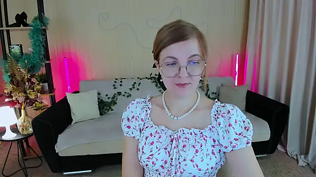 Snapshot of YourUniverser chatting on November 2025 10:32:02 AM YourUniverser online show from November 2025 10:32:02 AM